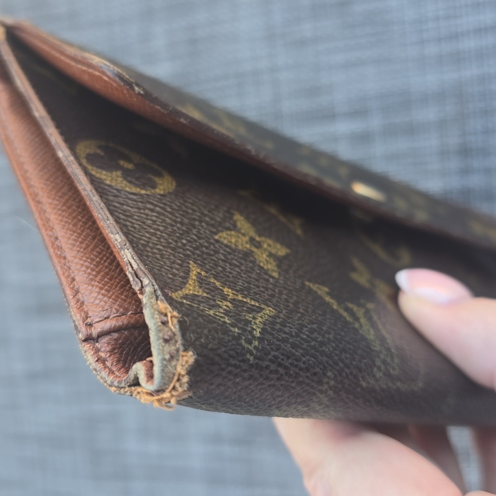 Free With $200 Purchase Louis Vuitton Monogram Wallet - Picture 11 of 14